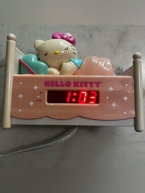 Hello Kitty AM/FM Radio Night Light Alarm Clock Pink White - Used